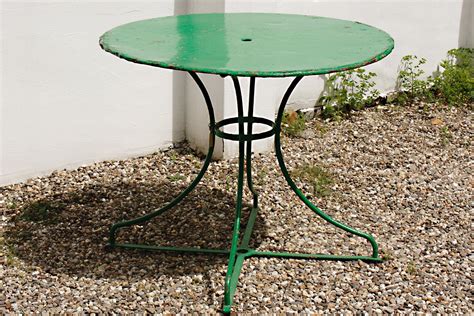 4.2 out of 5 stars. Vintage French Round Green Metal Garden Table for sale at Pamono