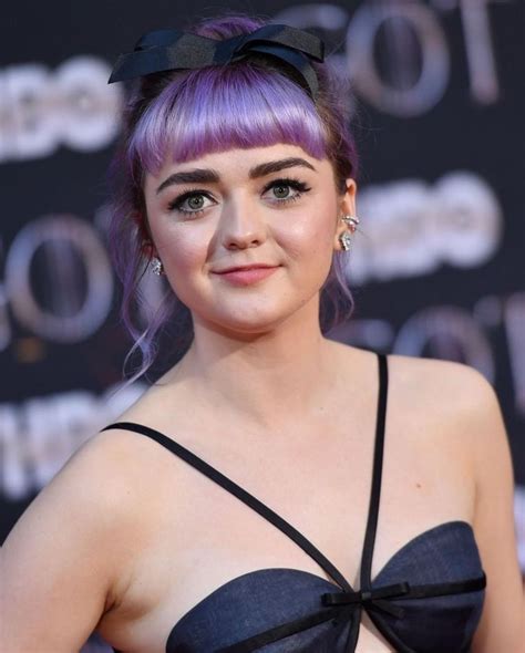 Pin By Ciselizio R Souza On Maisie Williams Maisie Williams Bikini