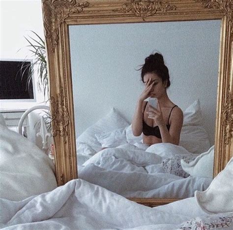 Pin By Julia Nowak On Selfies And Fashion Mirror Selfie Poses Bed Selfie Model Poses Photography