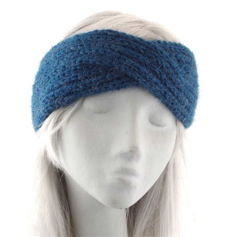 This crochet headband pattern is beginner friendly, can be adjusted for size from baby to adult. Twist Knit Headband - Siesta UK