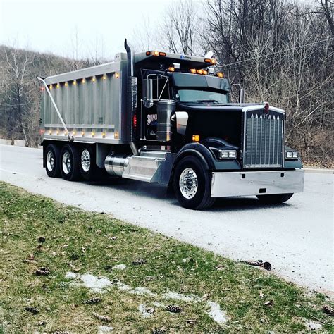 You can pick your choice of fender and body color! Kenworth W900 | Big rig trucks, Dump trucks, Peterbilt trucks