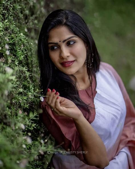 Beautiful And Hot Actress Malayalam Serial Actress Swasika In Saree