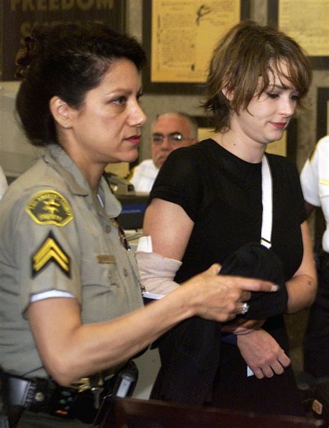 Winona Ryder Busted For Shoplifting In 2001 New York Daily News