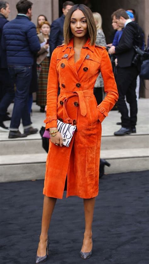 Jourdan Dunn Checks Out The Fellas In An Orange Burberry Trench Celebrity Shoes Celebrity Red