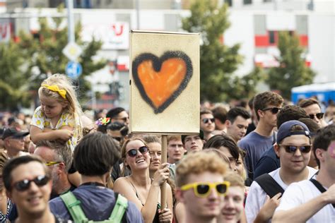 Zug Der Liebe Datum Klubkultur Berlin Feiert Techno Parade Rave