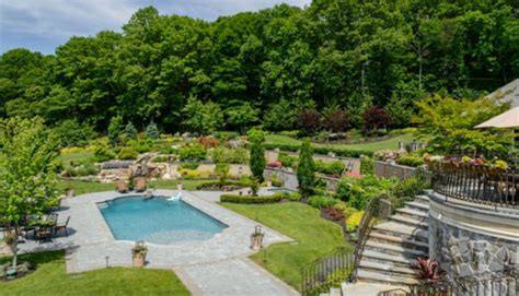 Estate Of The Day 145 Million Hilltop Colonial Mansion In New York