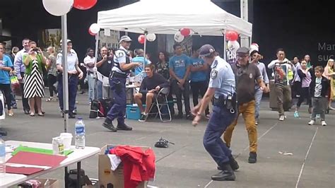 Nsw Police Officer Dancing At Pcyc Event Martin Place Youtube
