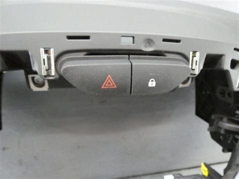 Renault Captur Hazard Warning Light Switch Surround Trim Panel 1 5DCI