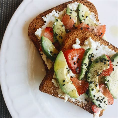 Goat Cheese Strawberry Avocado Toast By Cosetteskitchen Quick And Easy