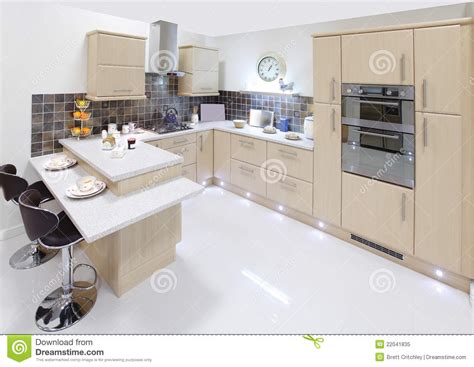 Baufirmen vergleichen und 30% der baukosten sparen. Modern Home Interior Kitchen Stock Image - Image of cooker ...