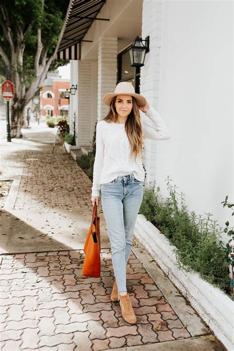 This means neutralizing the color by adding its complementary color to any degree that you want—either on the warm side or the cool side—which means the color you make may not necessarily be gray. Dressed Up Dressed Down Light Wash Jeans | Merrick's Art ...