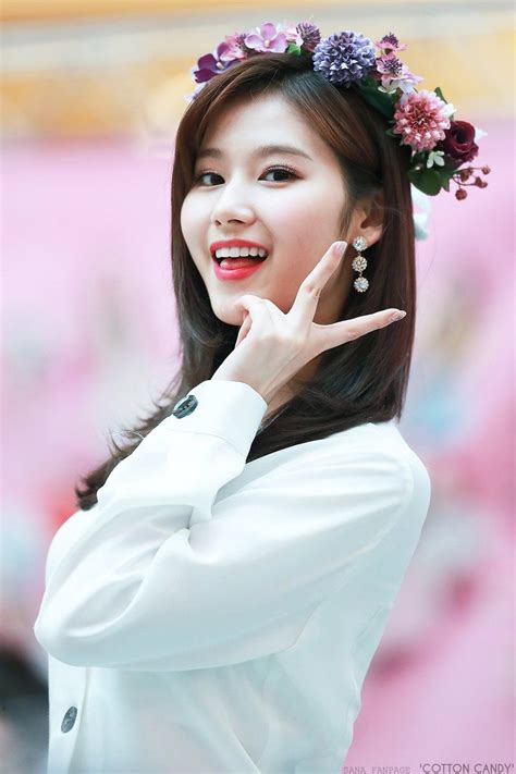 180428 눈을 감으면 문득 그리운 날의 기억 아직까지도 마음이 저려 오는 건 Twice 트와이스 사나 Sana とにかく可愛い湊崎