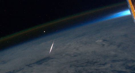 Giant ‘fireball Explodes Over Eastern Us Lights Up The Night Sky Video