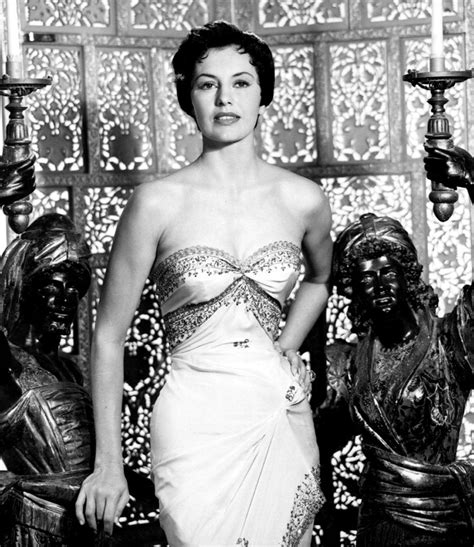 How tall and how much weigh cyd charisse? Cyd Charisse (30 photos)