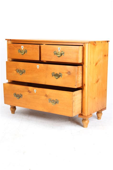 Small Victorian Pine Chest Of Drawers