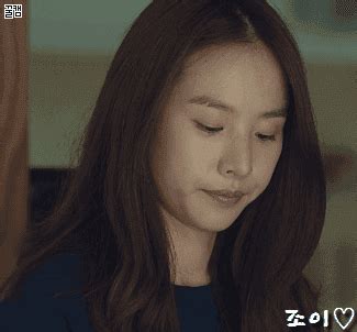 View, download, rate, and comment on some awesome animated gifs! 영화 럭키에서 남자들 홀리는 임지연, 조윤희.gif