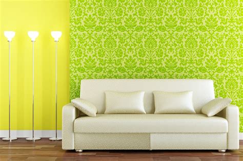 Apa yang bisa menjadi ruang netral yang serius, dibuat menyenangkan dengan munculnya warna dalam nada jeruk. Wallpaper Warna Kuning Cerah Untuk Ruang Tamu - INOVASI RUMAH