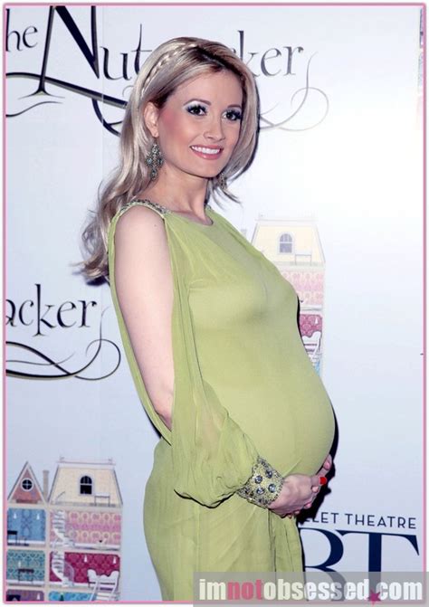 Glamour Buzz Holly Madison Flaunts Her Baby Bump