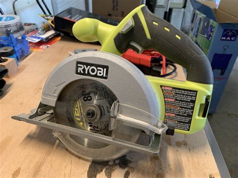 Learn the procedure for taking the old blade out and ins. Circular Saw Blade Replacement - iFixit Repair Guide