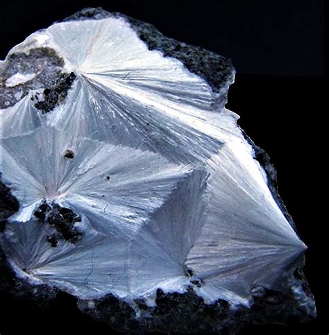 Pectolite Crystals Minerals Rocks And Minerals Stones And Crystals
