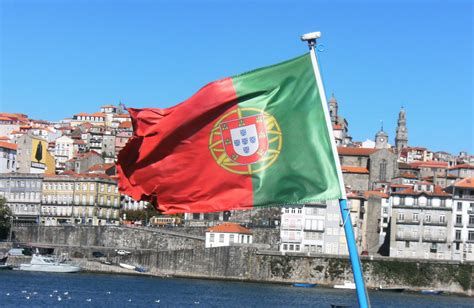 A troca pelo verde e vermelho seria a forma de. AnToNio CaRLOs: Bandeira Portuguesa