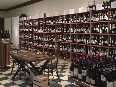 16 Best Wine Shops In Chicago For A Bottle To Go