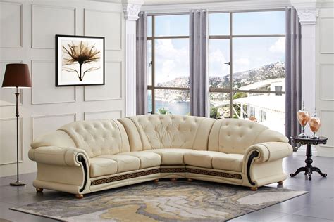 Servizi tavola, bicchieri di cristallo, cuscini. Versace Leather Sofa | Beige Leather Sofa | Shop Factory ...
