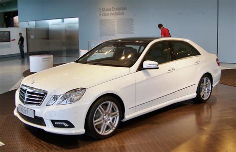 File:White W212 E 500 AMG Mercedes-Museum.jpg - Wikimedia Commons