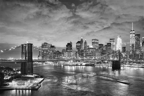 Imagen Blanco Y Negro De Nueva York En La Noche Imagen De Archivo