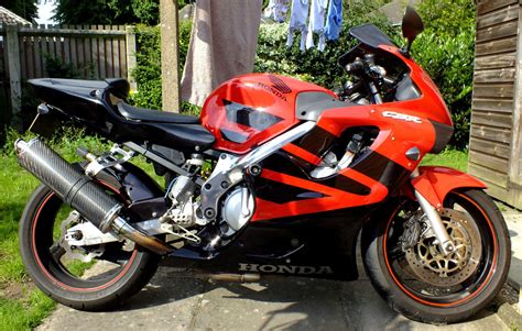 If you want a chilled out ride, buy the cbr600f or one of the older supersport rivals. Honda CBR 600 F Sport Red & Black