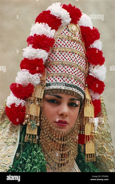 Israël Mariée Yéménite Avec Coiffe Et Bijoux Traditionnels Photo