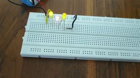 Glow Leds In Series On Breadboard Basic Electronics Diy Youtube