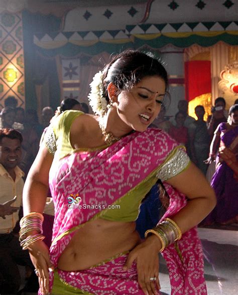 Other Actresses Tamil Actress Sneha Navel Showing In Saree Very Sexy
