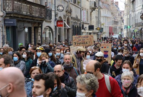 Everyone's talking about 'manifestation', but what is it and does it work? Social. Une nouvelle manifestation contre la politique du ...
