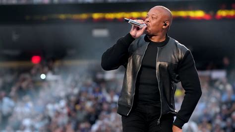 ‘there Was No Problem Dr Dre Addresses Eminem Taking A Knee During