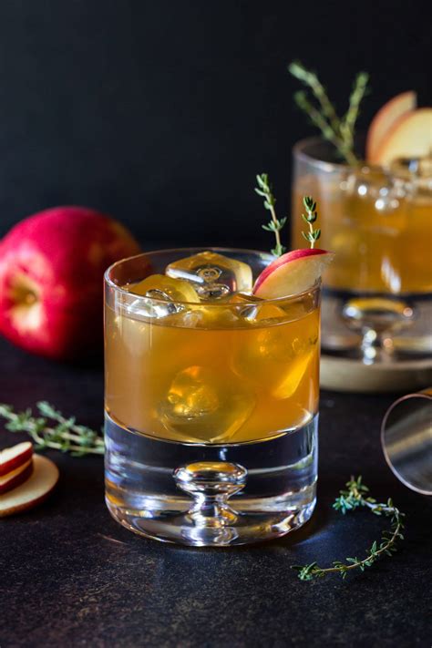 Easy Bourbon Apple Cider Cocktails Recipe Garnish With Lemon