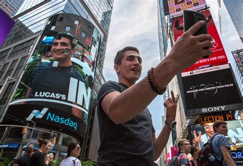 Us Open Draws Crowds To Times Square With Promise Of Mega Selfies