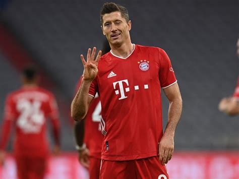 Robert Lewandowski Hits Four As Bayern Munich Win Seven Goal Thriller