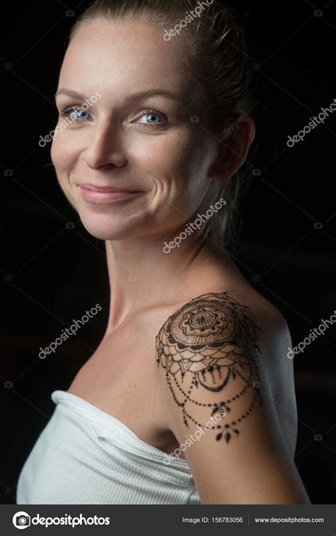 Image De Etoile Tatouage Femme Avec Henne