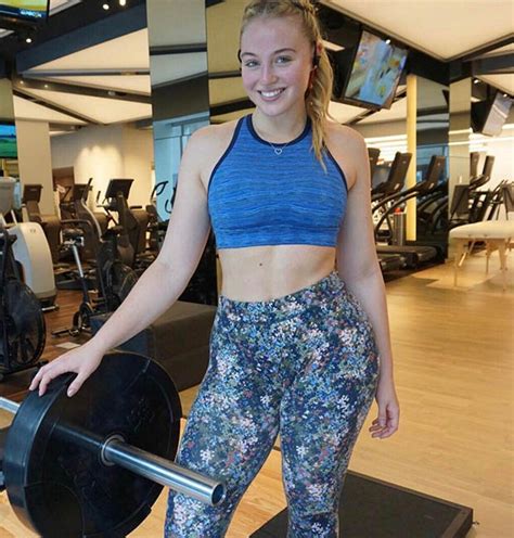 Iskra Lawrence Instagram Pics Star Showcases Bombshell Curves Daily Star