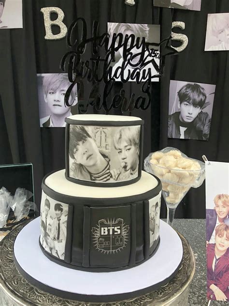 An exclusive collection of bts official merchandise and bt21 merchandise. BTS birthday cake | Bts aniversários, Festa aniversario ...