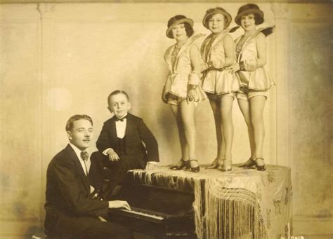 Vaudeville 1920s And 30s In 2020 Vaudeville Burlesque Old Photography