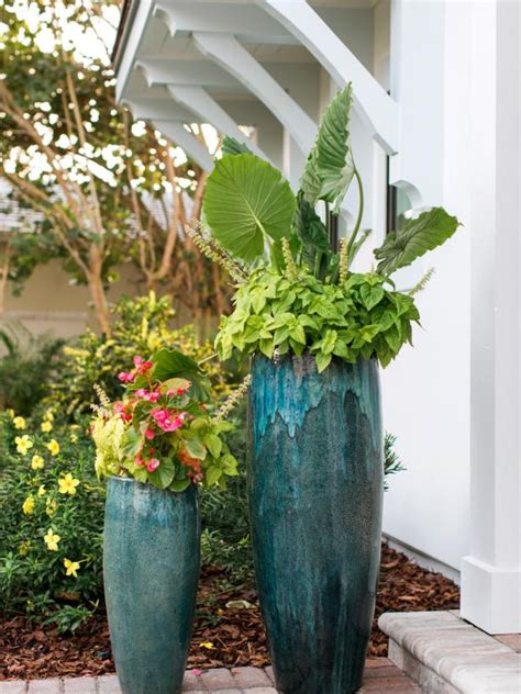 20 Ideas For Using Large Garden Containers Hgtv