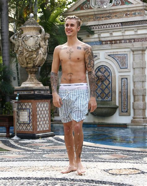 Justin Bieber Shirtless Pictures In Miami December 2015 Popsugar Celebrity