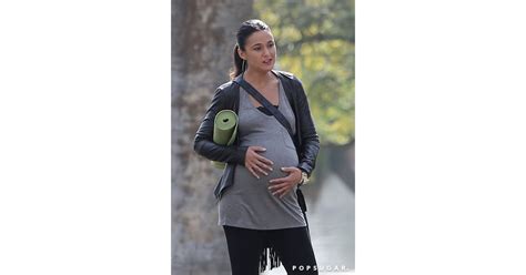 She Does The Bump Hold Very Naturally Sloan Is Pregnant In The Entourage Movie Photos