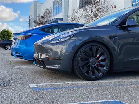 The model y shares an estimated 75% of its parts with the tesla model 3, which includes a similar interior design and e. DUAL RATE LINEAR LOWERING SPRING SET FOR TESLA MODEL Y ...