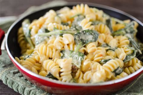 Low Sodium Cheesy Spinach And Chicken Pasta Skip The Salt Low Sodium