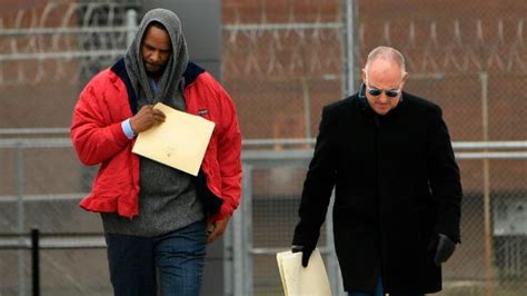R Kelly Leaves Jail After Posting Bail Saying Were Going To