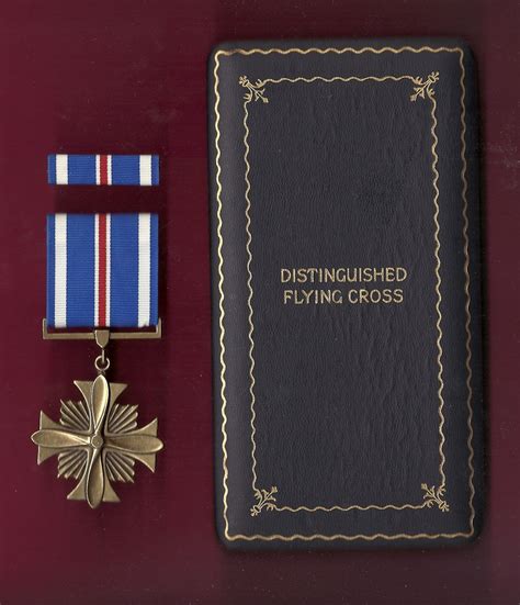 Distinguished Flying Cross In Wwii Case With Ribbon Bar Dfc
