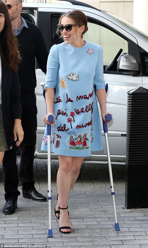Game Of Thrones Emilia Clarke Steps Out Using Crutches Daily Mail Online